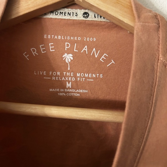 Free Planet Men’s Medium Relaxed Fit Tan Palm Tree T-Shirt - Picture 3 of 3